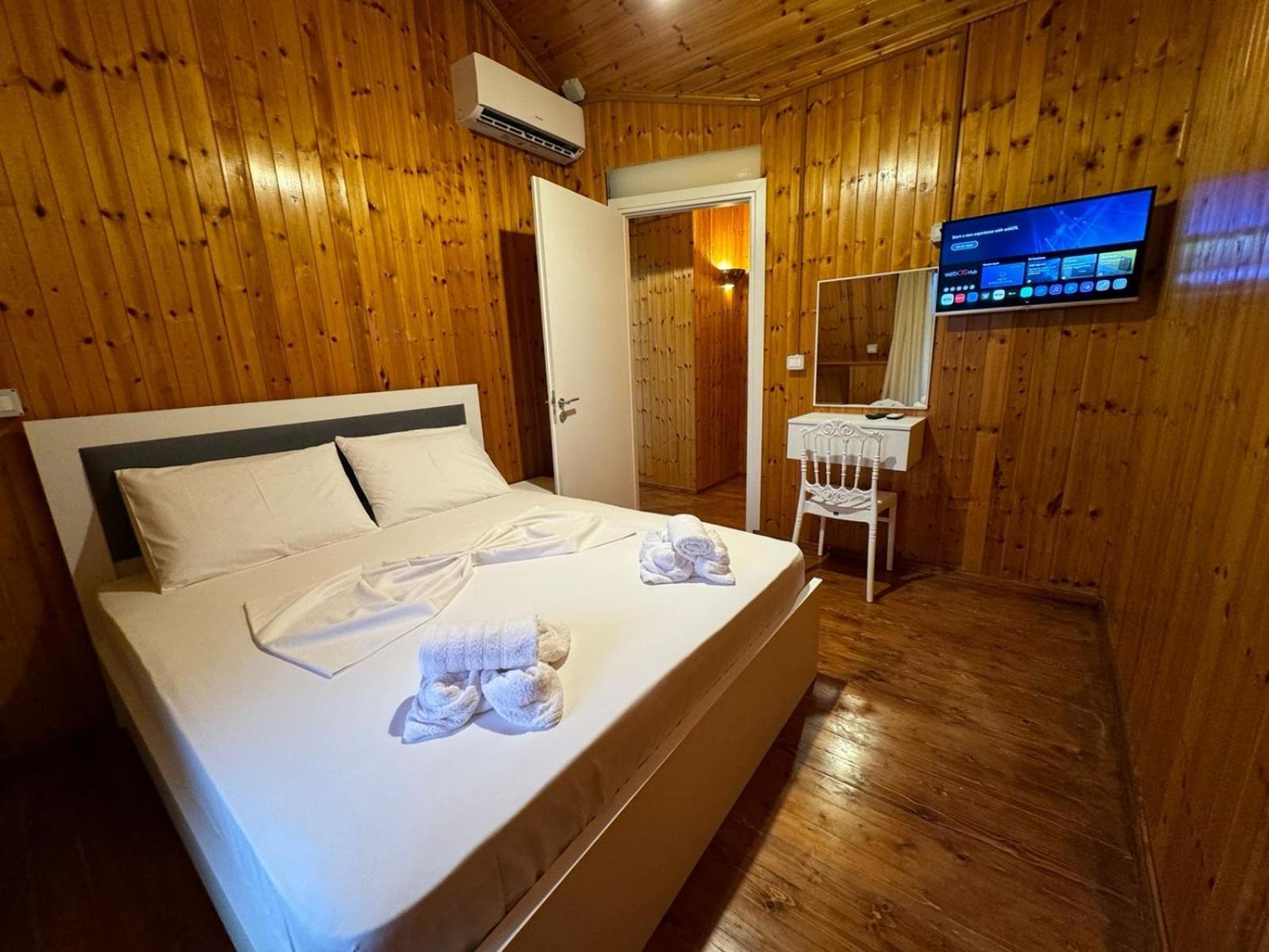 Hotel The White Troy à Saranda Extérieur photo