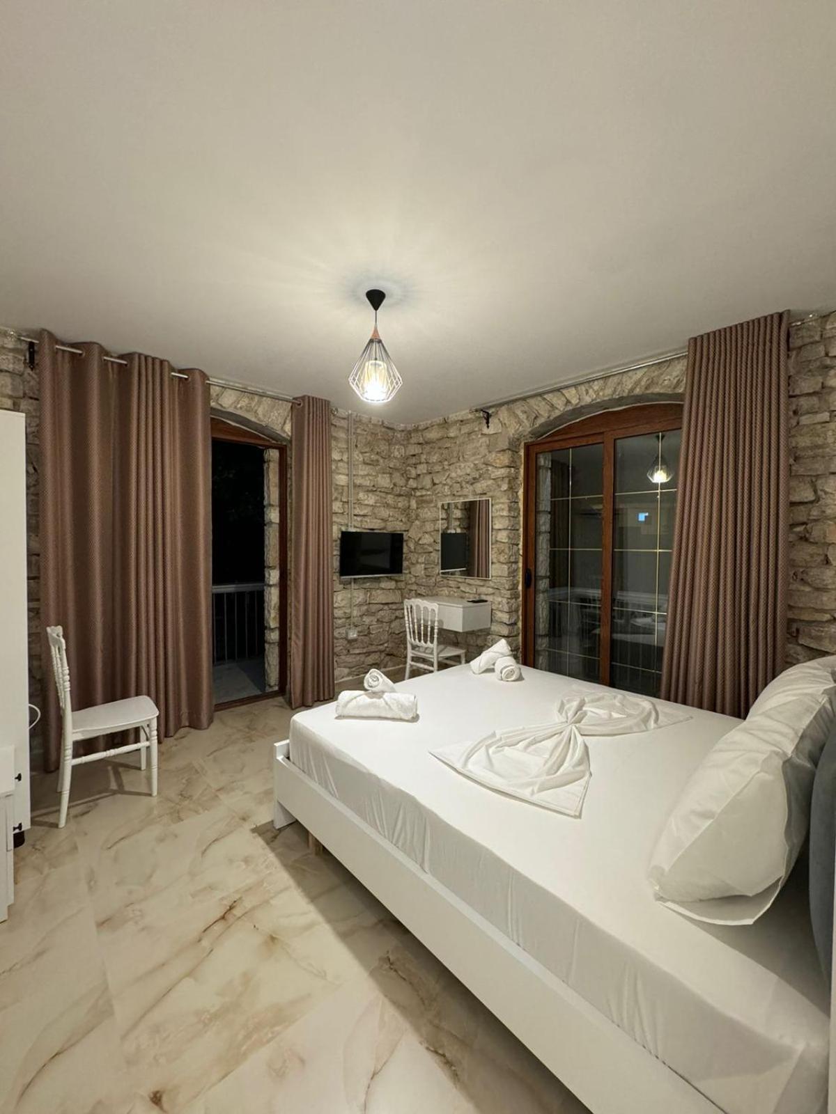 Hotel The White Troy à Saranda Chambre photo