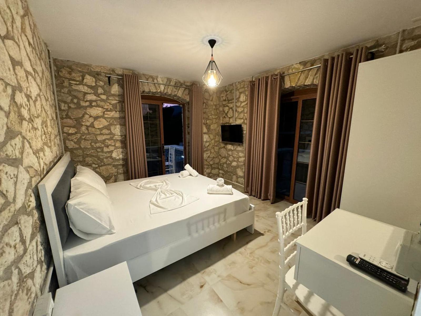 Hotel The White Troy à Saranda Chambre photo