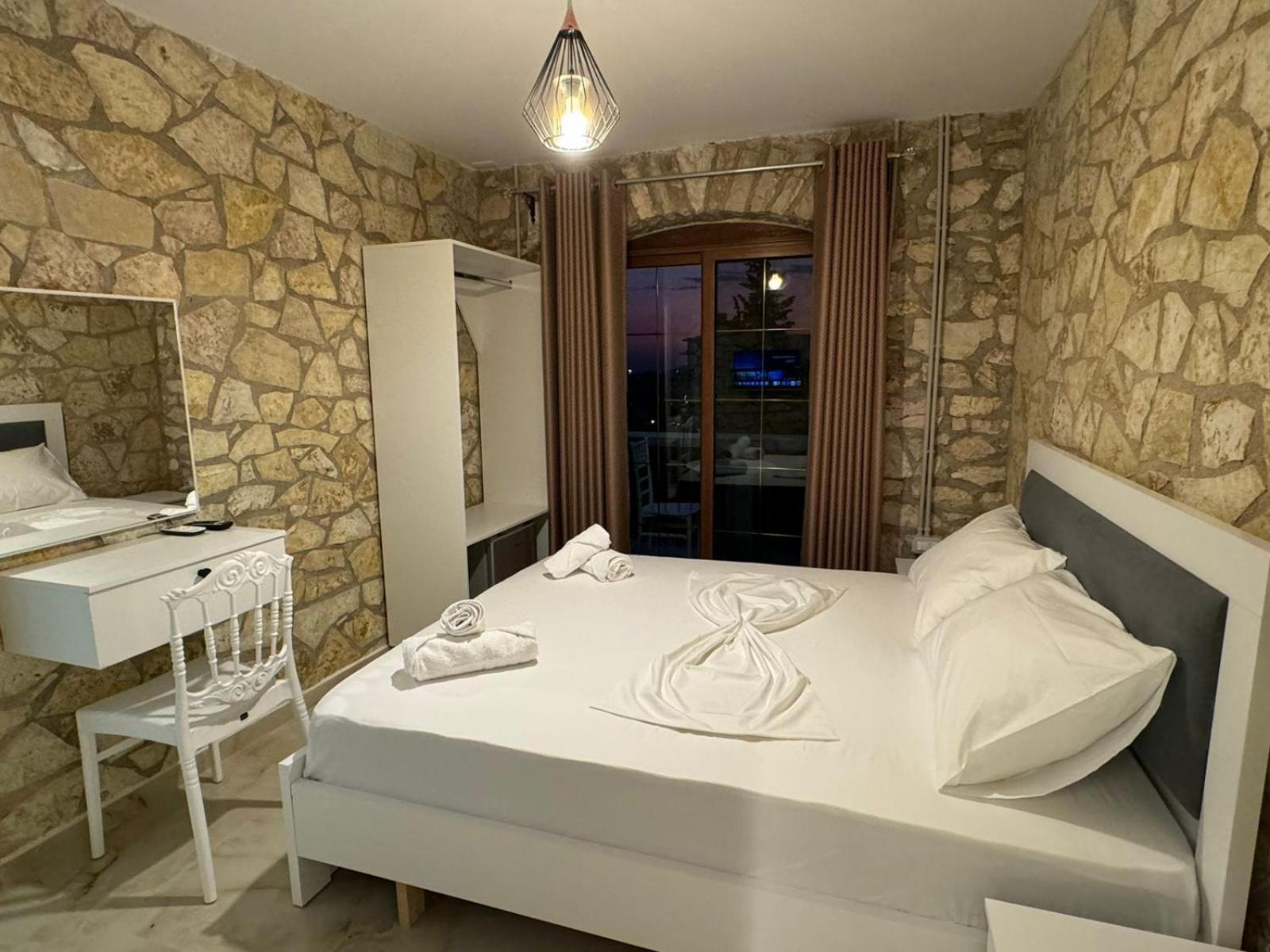 Hotel The White Troy à Saranda Chambre photo
