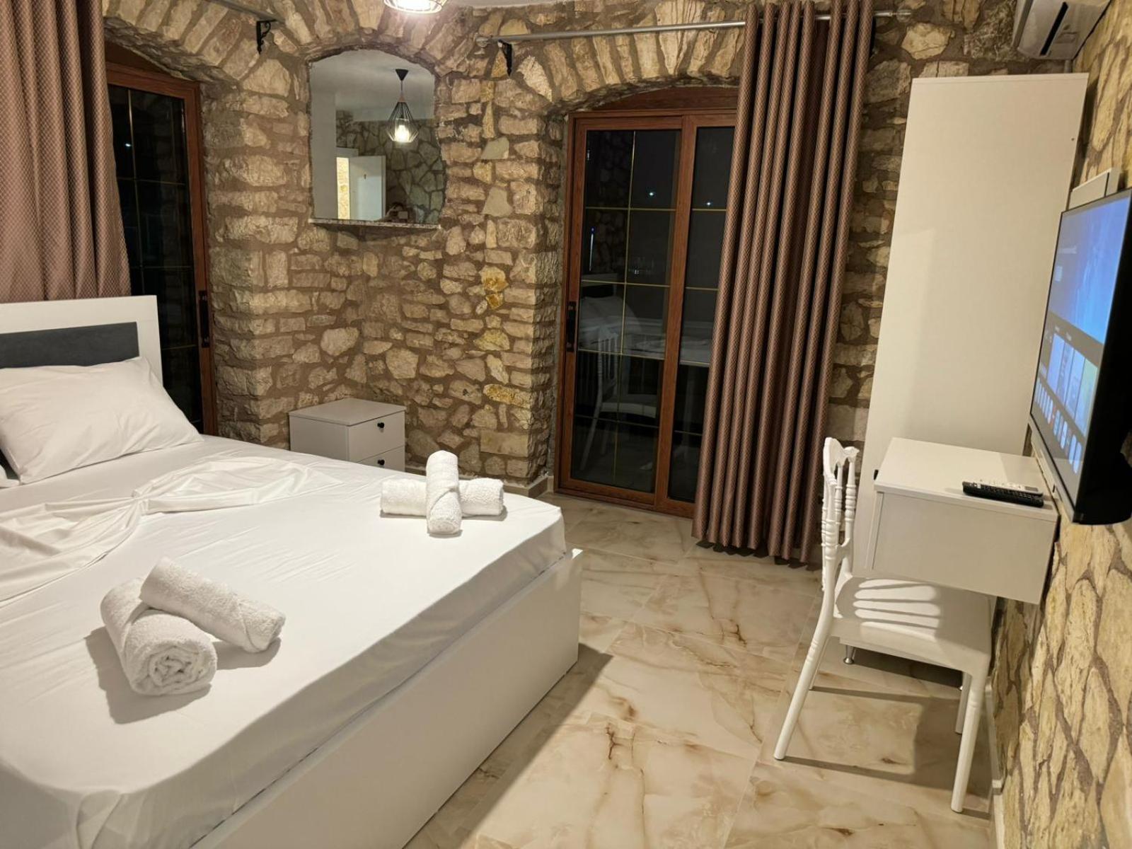 Hotel The White Troy à Saranda Chambre photo
