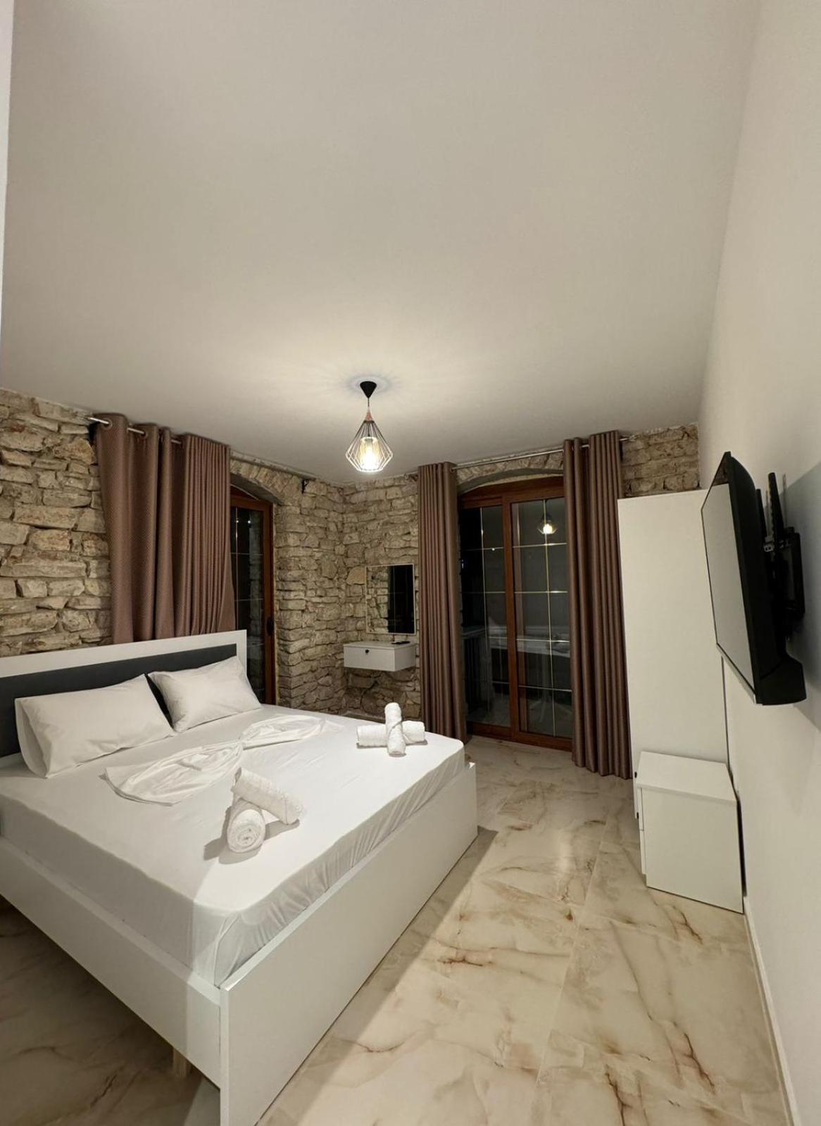 Hotel The White Troy à Saranda Chambre photo