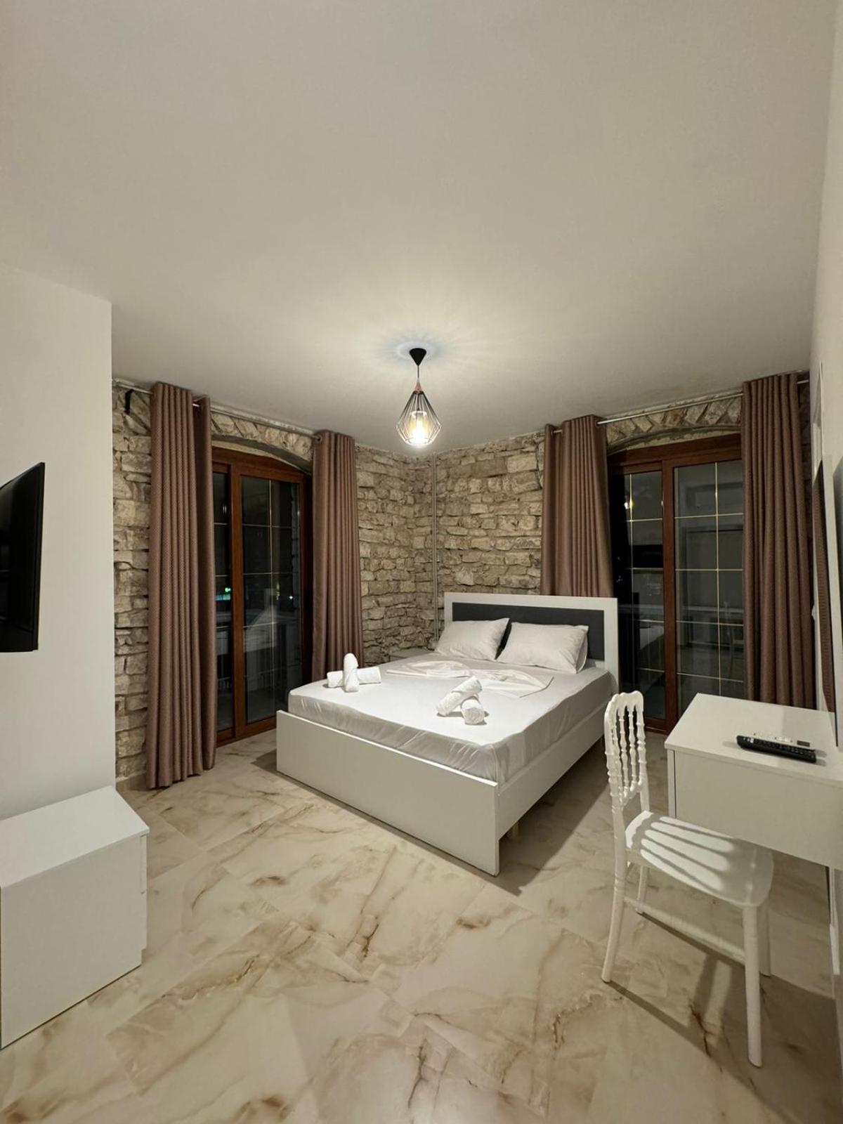 Hotel The White Troy à Saranda Chambre photo