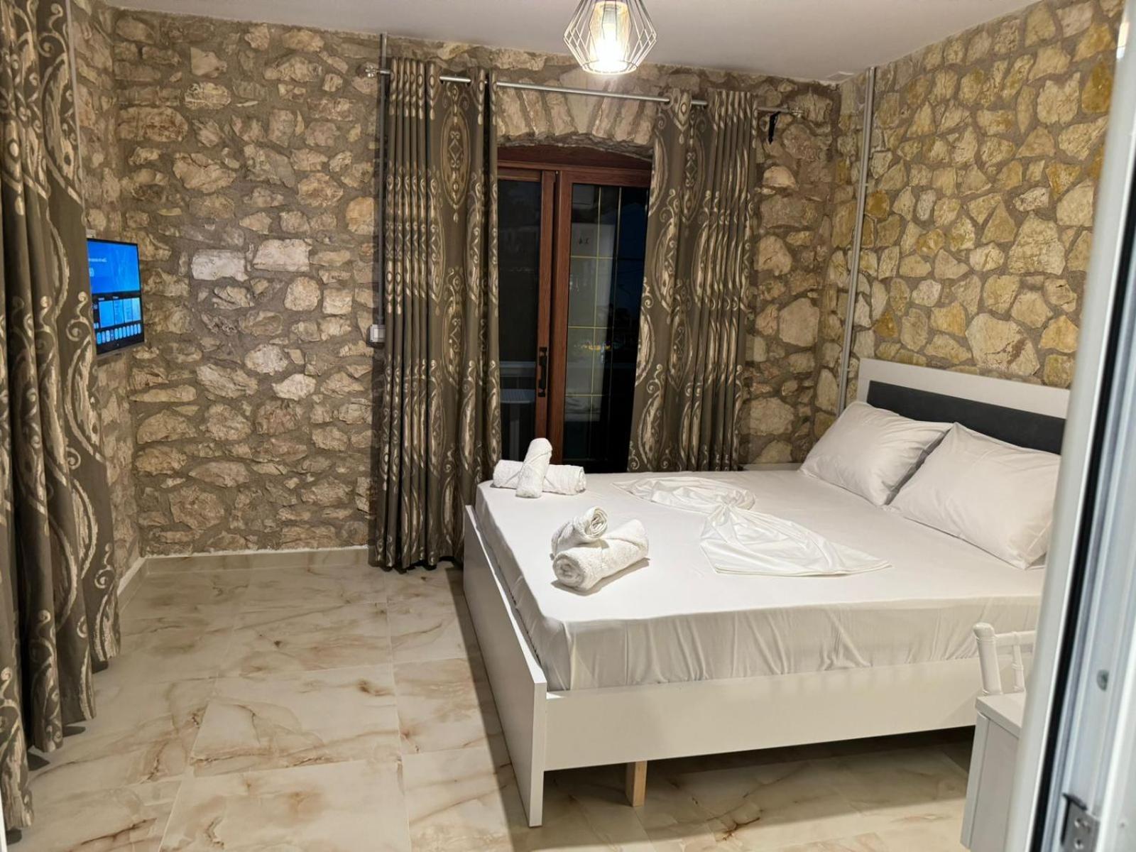 Hotel The White Troy à Saranda Chambre photo